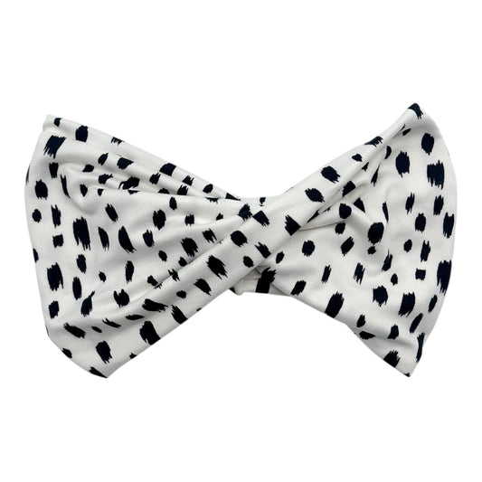 White headband with black abstract pattern on a white background